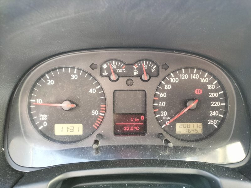 VOLKSWAGEN GOLF IV  2 EME MAIN