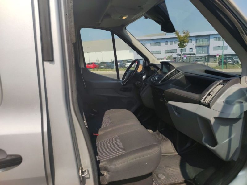 FORD TRANSIT L2H2 2.0 L TDCI 130 ch Boîte automatique, 3 places