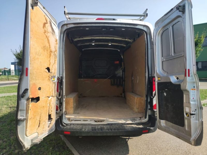 FORD TRANSIT L2H2 2.0 L TDCI 130 ch Boîte automatique, 3 places