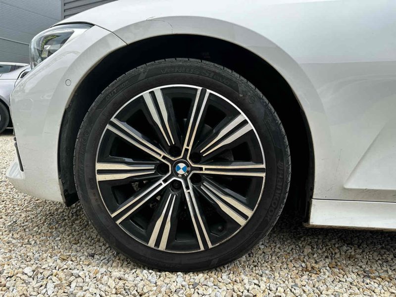 B.M.W. 320d Touring - Caméra de Recul / CarPlay Sans Fil / Garantie 12 Mois