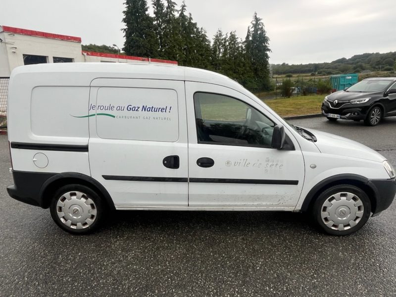 OPEL COMBO Camionnette/Monospace 2009 VENTE À L'EXPORT OU À PROFESSIONNEL DE L'AUTOMOBILE