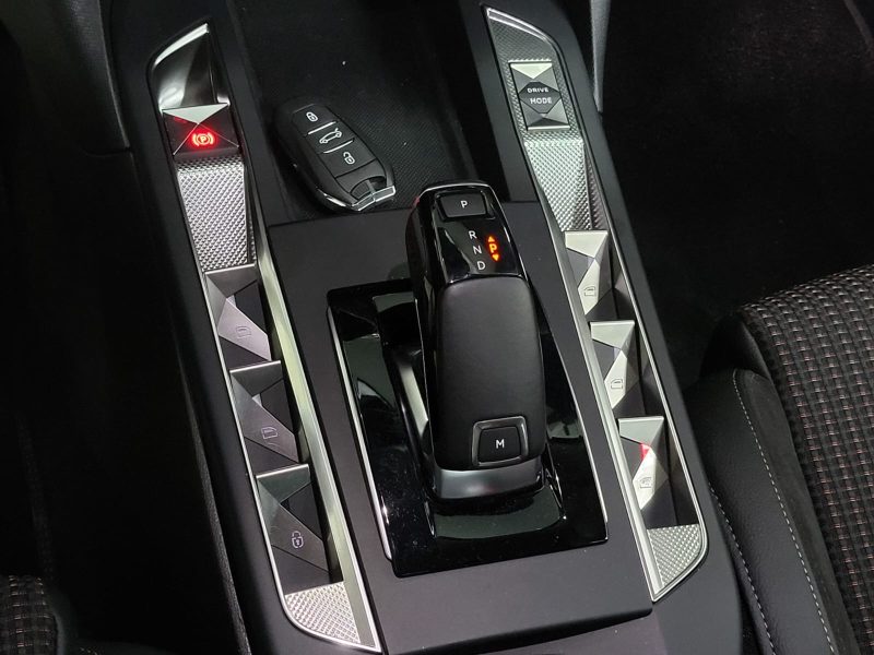 DS DS 3 CROSSBACK 1.2 PureTech 130cv Performance Line+ Boîte Auto EAT8 / FAIBLE KILOMETRAGE