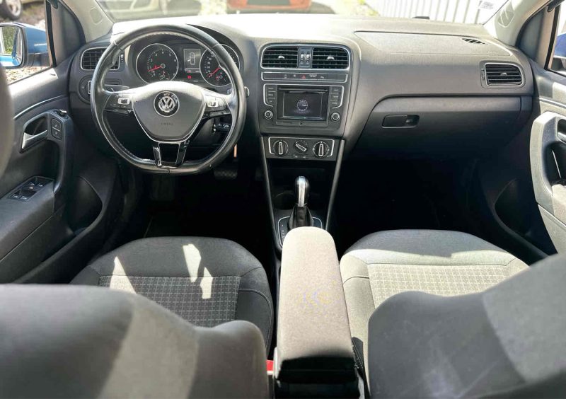 VOLKSWAGEN POLO V 2015