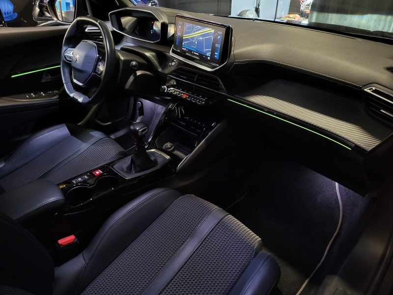 PEUGEOT 2008 1.2 PURETECH 130cv BVM ANGLE MORT / VIRTUAL COCKPIT / KEYLESS GO / SUIVI PEUGEOT 