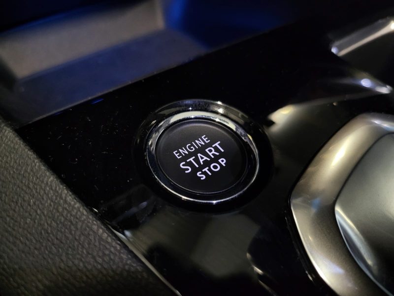 PEUGEOT 3008 1.6 Hybrid 224Ch GT PACK BLACK / TOIT OUVRANT+HAYON MAIN LIBRE + 1ER MAIN /