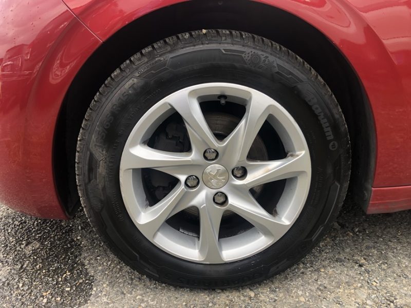 PEUGEOT 208 1.2 vti 82 cv 2014 garantie 12 mois