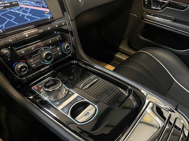 JAGUAR XJ 3.0 D V6 300ch BVA8 LUXE PREMIUM GARANTIE 12 MOIS, HISTORIQUE COMPLET, DISTRIBUTION OK