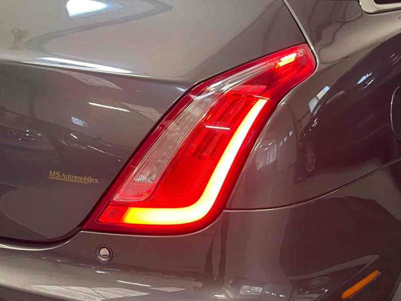 JAGUAR XJ 3.0 D V6 300ch BVA8 LUXE PREMIUM GARANTIE 12 MOIS, HISTORIQUE COMPLET, DISTRIBUTION OK