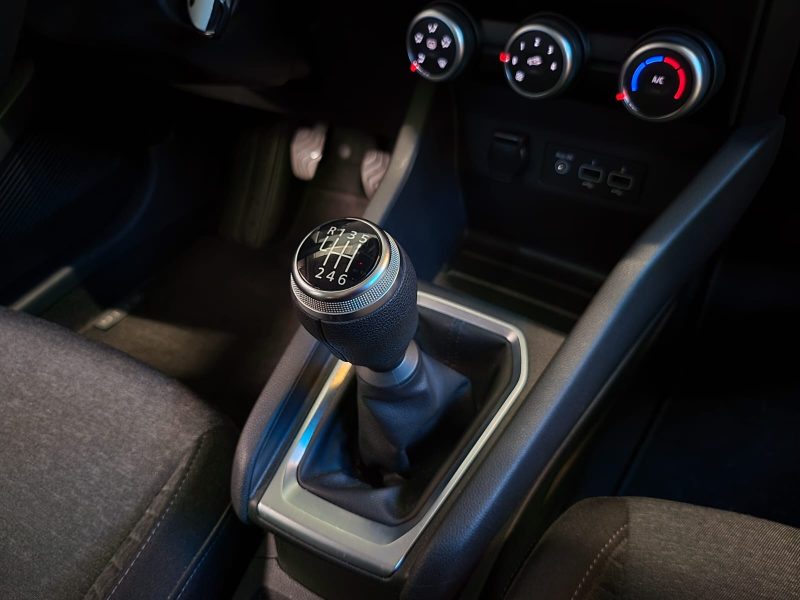 RENAULT CLIO V 1.0 TCE 90 BUSINESS / CARPLAY / RADAR ARR / REGULATEUR