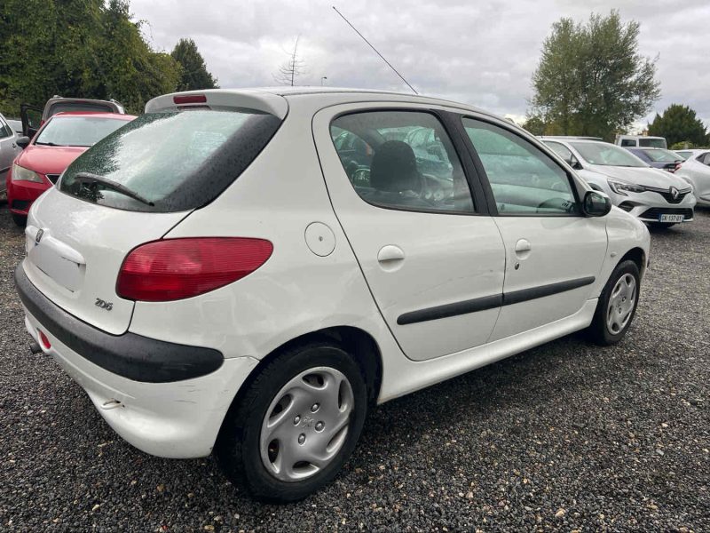 PEUGEOT 206 1.4 i 75cv Véhicule idéal pour jeune conducteur