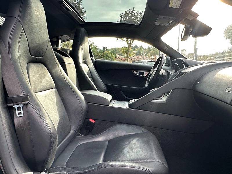 JAGUAR F-Type COUPE 3.0 V6 340 R-Dynamic*1°Main*PANO*CAMERA*MERIDIAN*