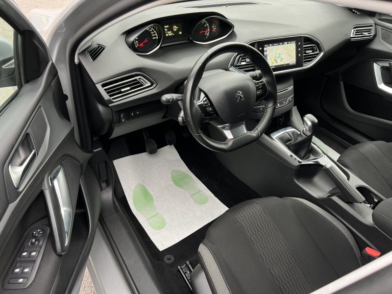 PEUGEOT 308 II STYLE 1.2 110 Cv 1ERE MAIN 27 700 Kms ECRAN TACTILE CAMERA CRIT AIR 1 - GARANTIE 1 AN