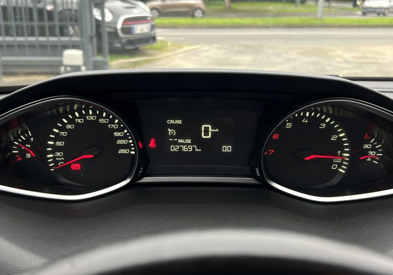 PEUGEOT 308 II STYLE 1.2 110 Cv 1ERE MAIN 27 700 Kms ECRAN TACTILE CAMERA CRIT AIR 1 - GARANTIE 1 AN