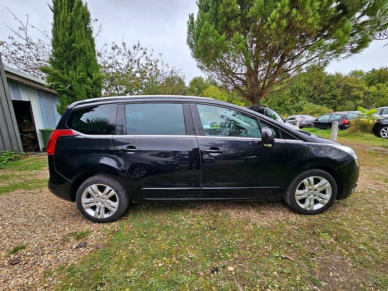 PEUGEOT 5008 2012