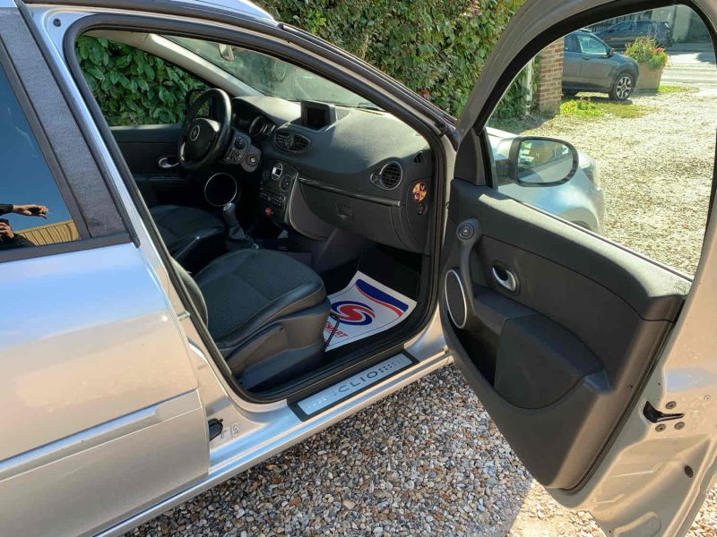 RENAULT CLIO 2010 1.5 dCi (86Ch)
