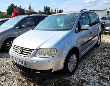 VOLKSWAGEN TOURAN 2004