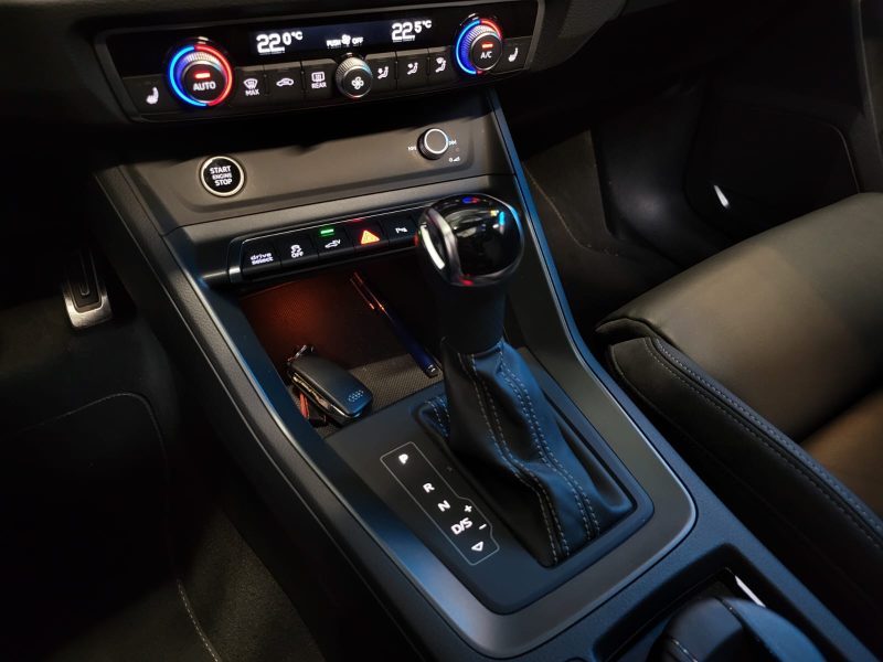 AUDI Q3 45 TFSI HYBRID 245cv S-LINE / SUIVI AUDI / TO / MEPLAT / REGULATEUR ADAPTATIF / SIEGE ELEC