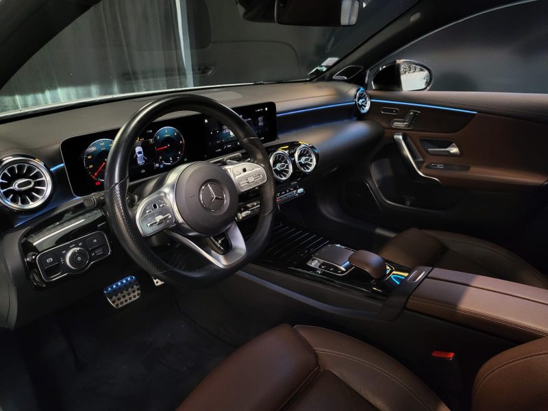 MERCEDES CLASSE A 180d AMG LINE 7G-DCT / TOIT OUVRANT+CAMERA 360°+ADAPTATIF/