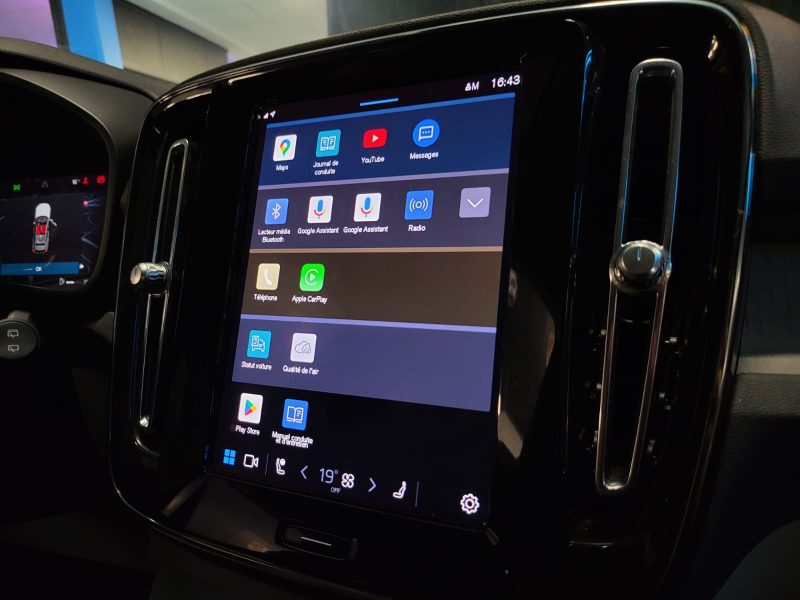 VOLVO XC40 B3 163cv DCT7 PLUS H&K / HAYON ELEC / VOLANT CHAUFFANT / SIEGES ELEC A MEMOIRE 