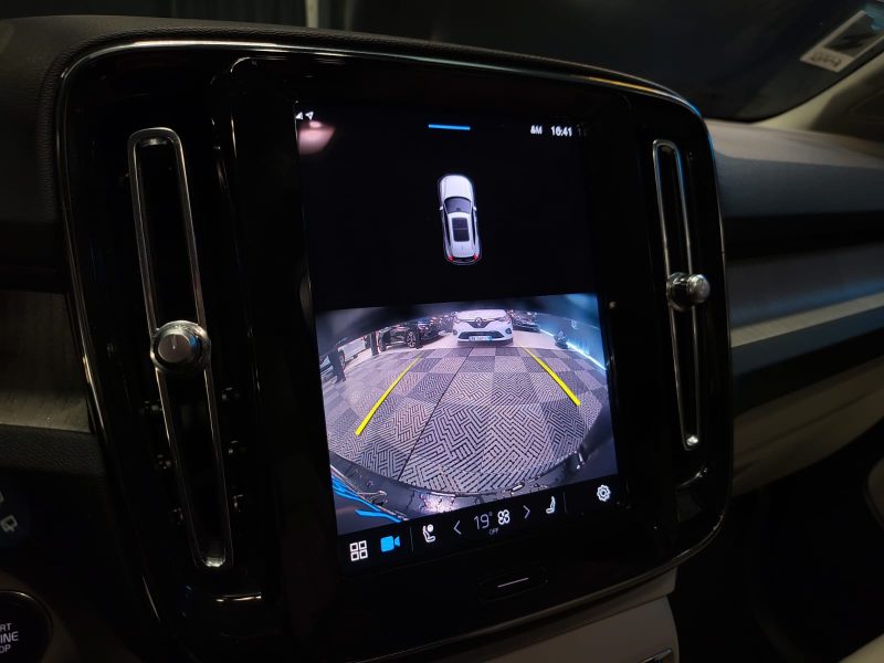 VOLVO XC40 B3 163cv DCT7 PLUS H&K / HAYON ELEC / VOLANT CHAUFFANT / SIEGES ELEC A MEMOIRE 