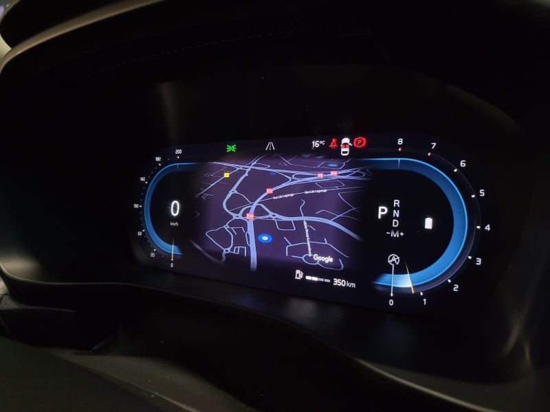 VOLVO XC40 B3 163cv DCT7 PLUS H&K / HAYON ELEC / VOLANT CHAUFFANT / SIEGES ELEC A MEMOIRE 