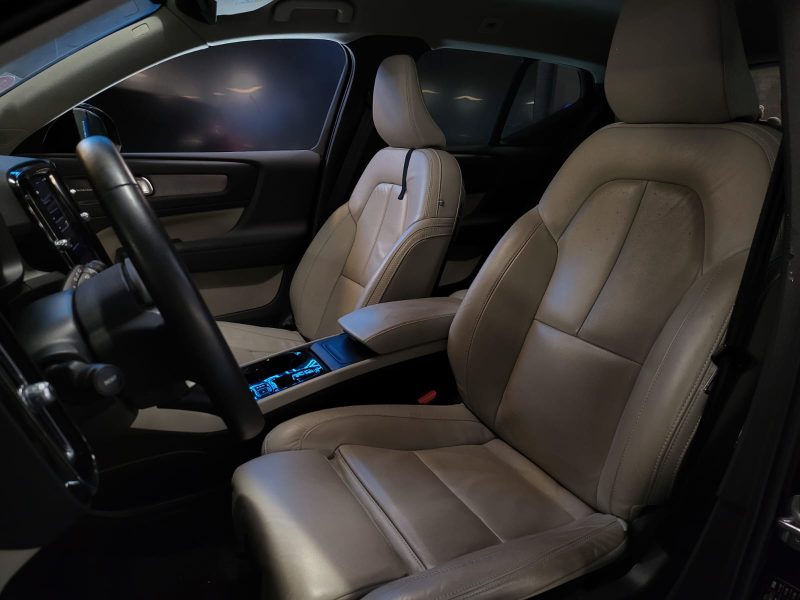 VOLVO XC40 B3 163cv DCT7 PLUS H&K / HAYON ELEC / VOLANT CHAUFFANT / SIEGES ELEC A MEMOIRE 