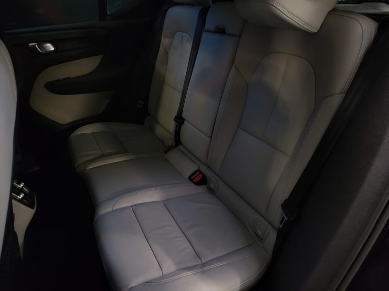 VOLVO XC40 B3 163cv DCT7 PLUS H&K / HAYON ELEC / VOLANT CHAUFFANT / SIEGES ELEC A MEMOIRE 