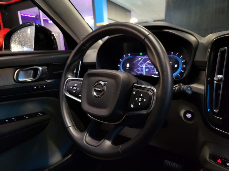 VOLVO XC40 B3 163cv DCT7 PLUS H&K / HAYON ELEC / VOLANT CHAUFFANT / SIEGES ELEC A MEMOIRE 