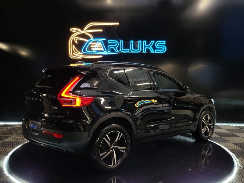 VOLVO XC40 B3 163cv DCT7 PLUS H&K / HAYON ELEC / VOLANT CHAUFFANT / SIEGES ELEC A MEMOIRE 