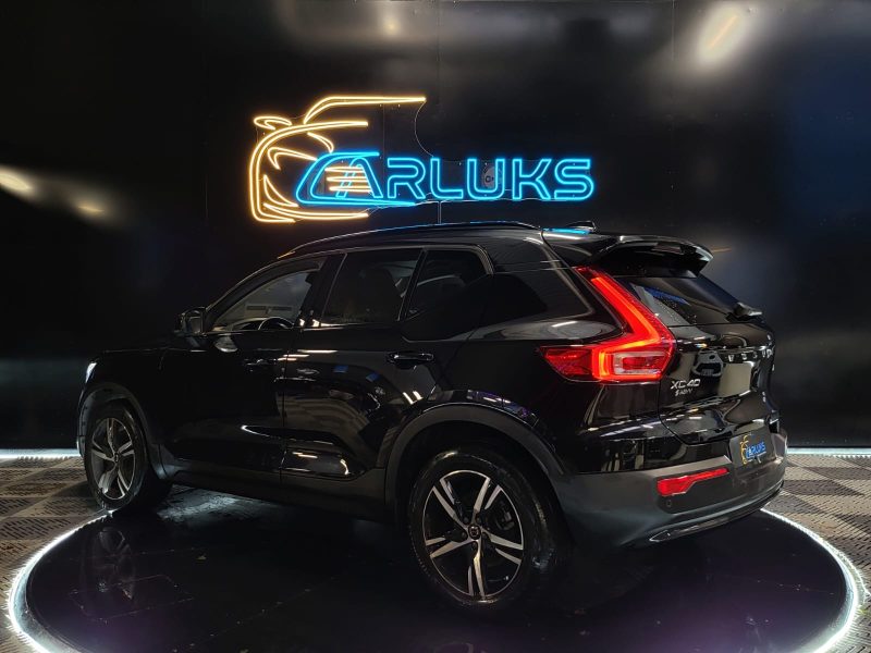 VOLVO XC40 B3 163cv DCT7 PLUS H&K / HAYON ELEC / VOLANT CHAUFFANT / SIEGES ELEC A MEMOIRE 
