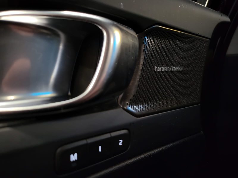 VOLVO XC40 B3 163cv DCT7 PLUS H&K / HAYON ELEC / VOLANT CHAUFFANT / SIEGES ELEC A MEMOIRE 