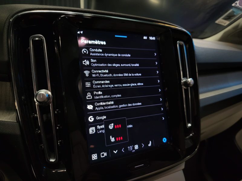 VOLVO XC40 B3 163cv DCT7 PLUS H&K / HAYON ELEC / VOLANT CHAUFFANT / SIEGES ELEC A MEMOIRE 