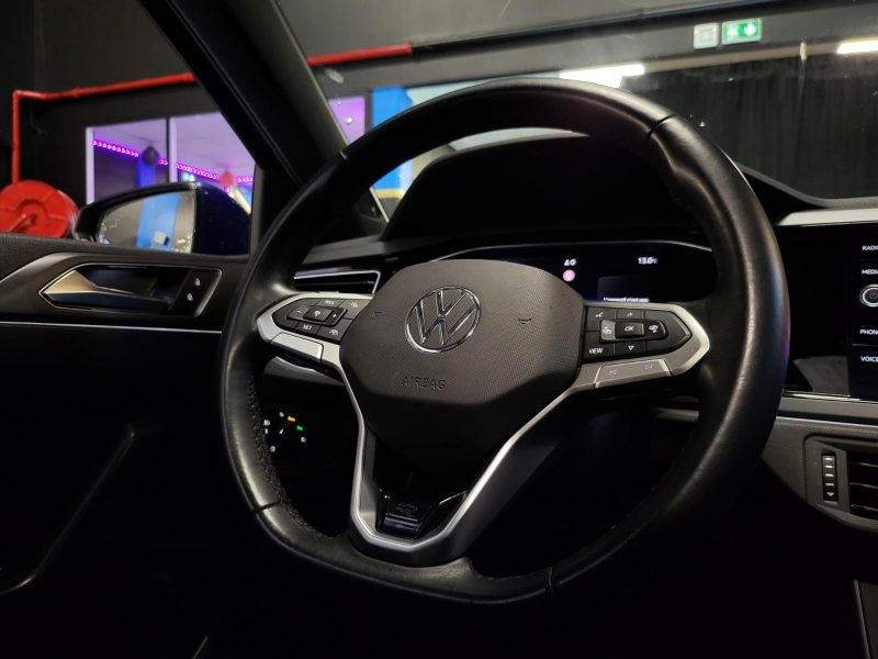 VOLKSWAGEN POLO VI 1.0 TSI 110Ch R-LINE / GARANTIE VOLKSWAGEN / ENTRETIEN VOLKSWAGEN / TOIT OUVRANT 