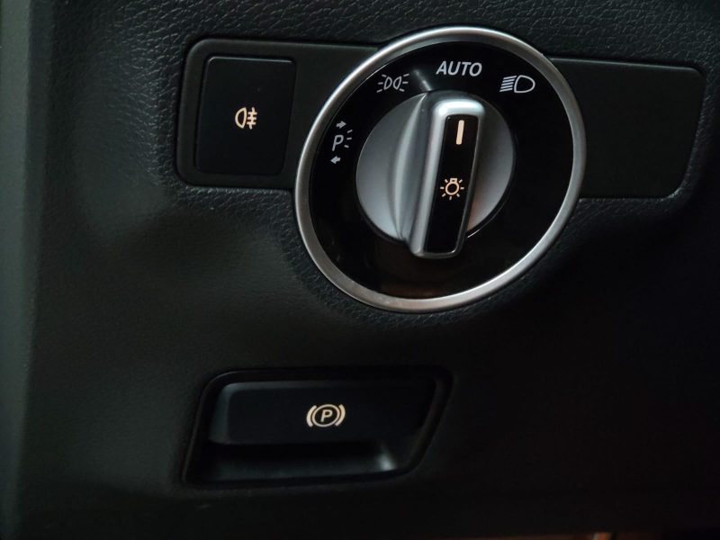 MERCEDES-BENZ CLASSE CLA 220d 177cv Sensation Boîte Auto 7G-DCT