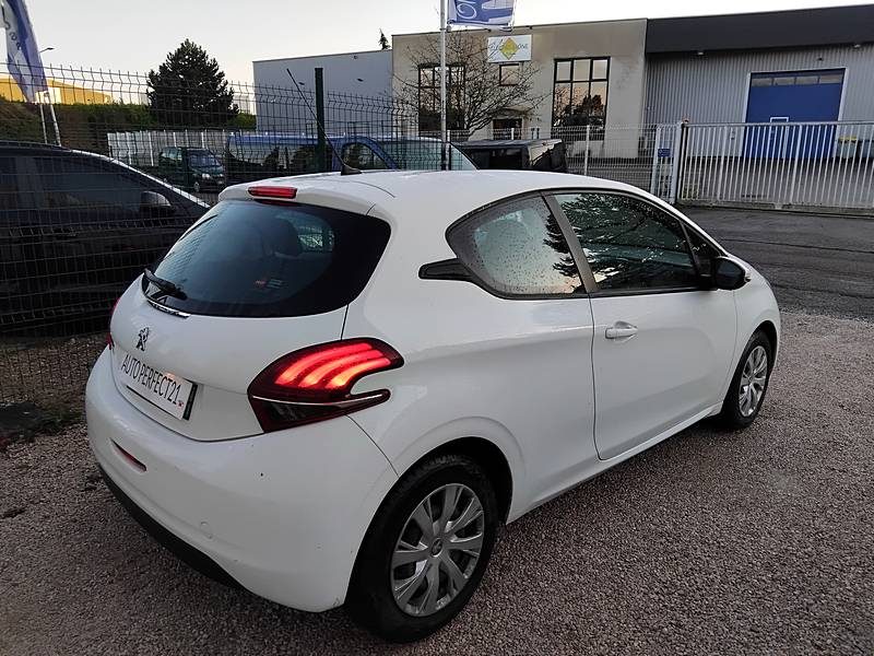 PEUGEOT 208 I 2015