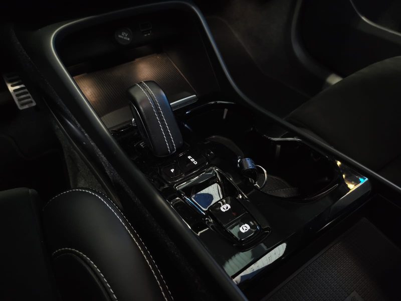 VOLVO XC40 T4 RECHARGE Plug-in Hybrid 1.5L 211cv DCT7 / TOIT OUVRANT / CARPLAY / CAMERA