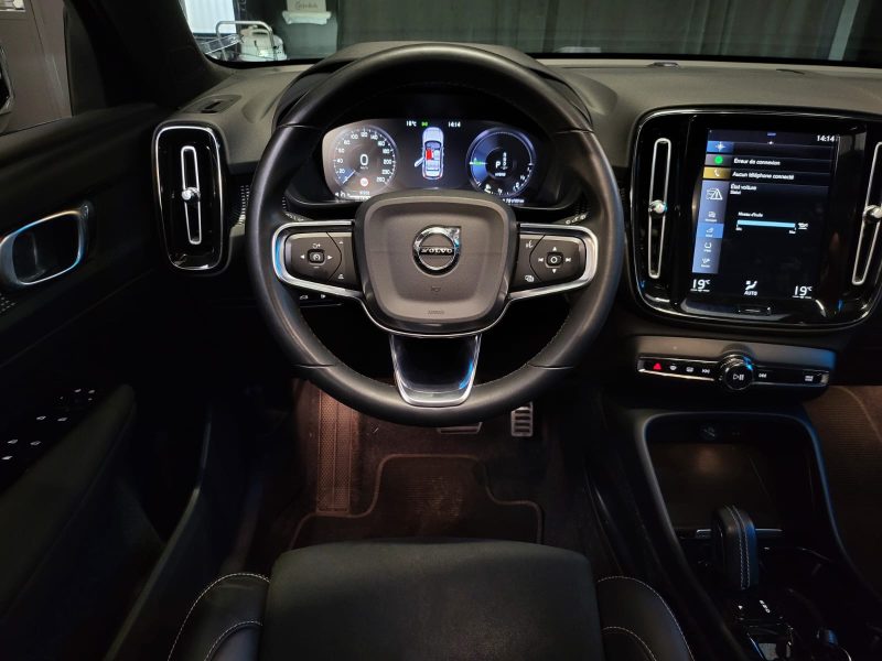 VOLVO XC40 T4 RECHARGE Plug-in Hybrid 1.5L 211cv DCT7 / TOIT OUVRANT / CARPLAY / CAMERA
