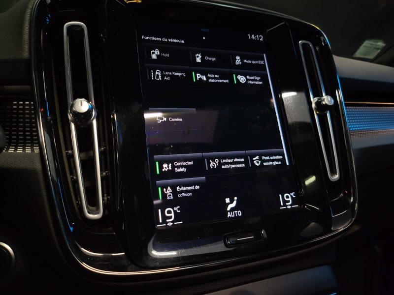 VOLVO XC40 T4 RECHARGE Plug-in Hybrid 1.5L 211cv DCT7 / TOIT OUVRANT / CARPLAY / CAMERA