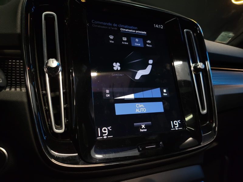 VOLVO XC40 T4 RECHARGE Plug-in Hybrid 1.5L 211cv DCT7 / TOIT OUVRANT / CARPLAY / CAMERA