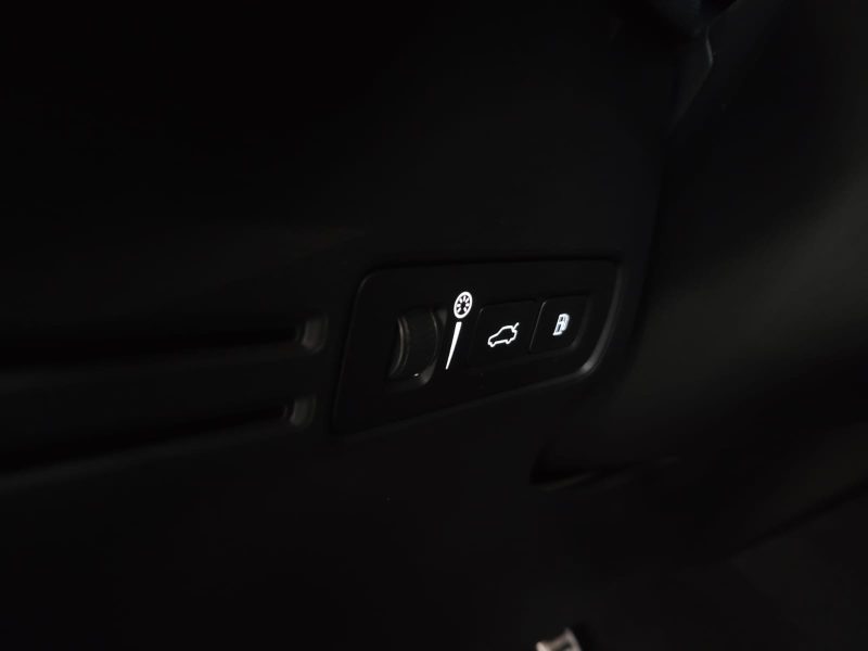 VOLVO XC40 T4 RECHARGE Plug-in Hybrid 1.5L 211cv DCT7 / TOIT OUVRANT / CARPLAY / CAMERA