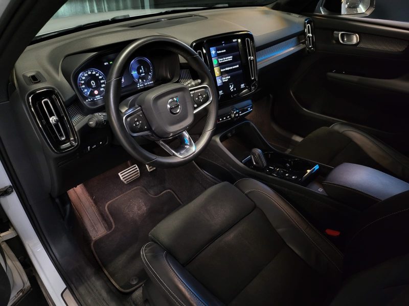 VOLVO XC40 T4 RECHARGE Plug-in Hybrid 1.5L 211cv DCT7 / TOIT OUVRANT / CARPLAY / CAMERA