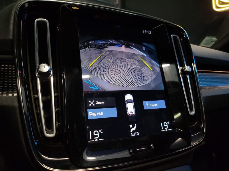 VOLVO XC40 T4 RECHARGE Plug-in Hybrid 1.5L 211cv DCT7 / TOIT OUVRANT / CARPLAY / CAMERA