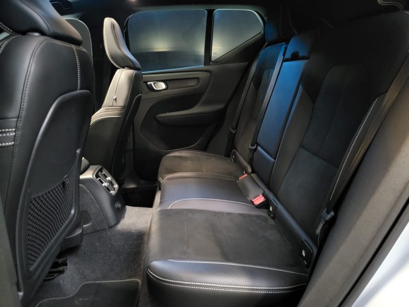 VOLVO XC40 T4 RECHARGE Plug-in Hybrid 1.5L 211cv DCT7 / TOIT OUVRANT / CARPLAY / CAMERA