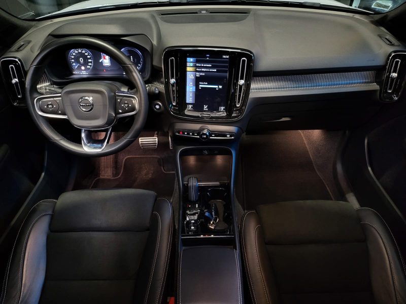 VOLVO XC40 T4 RECHARGE Plug-in Hybrid 1.5L 211cv DCT7 / TOIT OUVRANT / CARPLAY / CAMERA