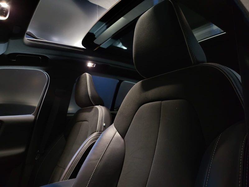 VOLVO XC40 T4 RECHARGE Plug-in Hybrid 1.5L 211cv DCT7 / TOIT OUVRANT / CARPLAY / CAMERA