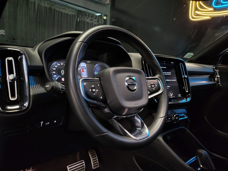 VOLVO XC40 T4 RECHARGE Plug-in Hybrid 1.5L 211cv DCT7 / TOIT OUVRANT / CARPLAY / CAMERA