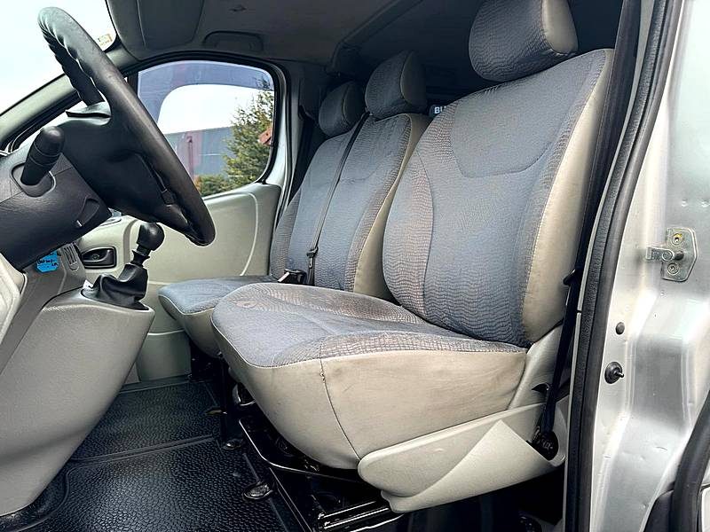 RENAULT TRAFIC II 1.9L dCi Combi court 100cv 9 Places /