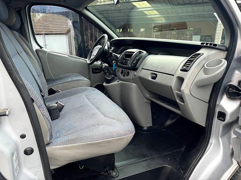 RENAULT TRAFIC II 1.9L dCi Combi court 100cv 9 Places /