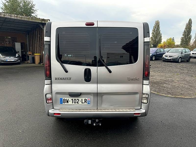 RENAULT TRAFIC II 1.9L dCi Combi court 100cv 9 Places /