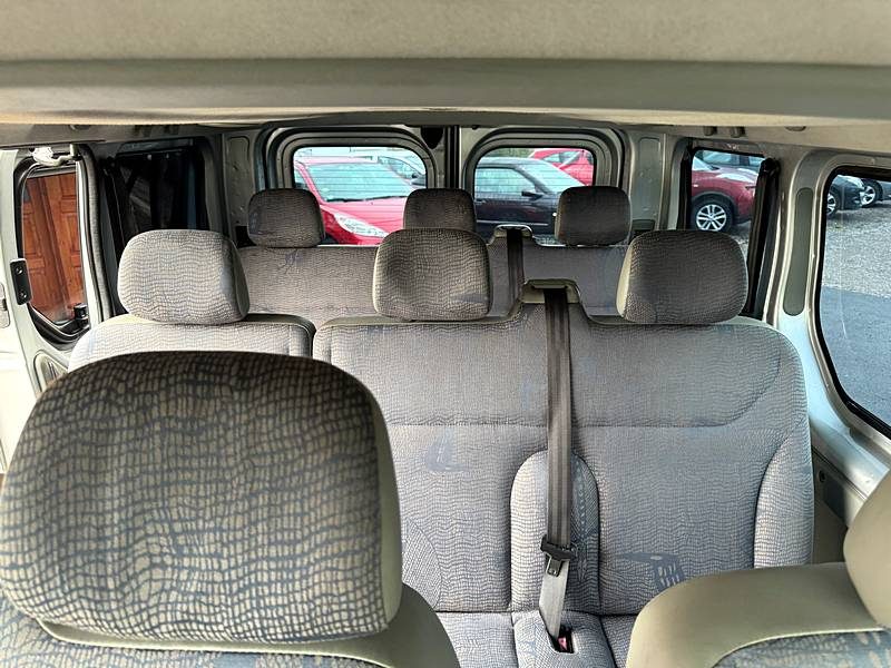 RENAULT TRAFIC II 1.9L dCi Combi court 100cv 9 Places /